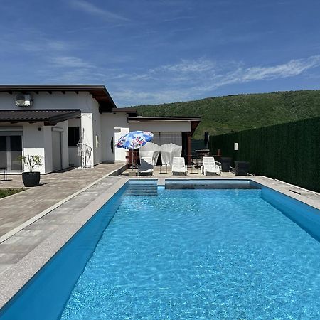Holiday Home Emma Бихач Экстерьер фото
