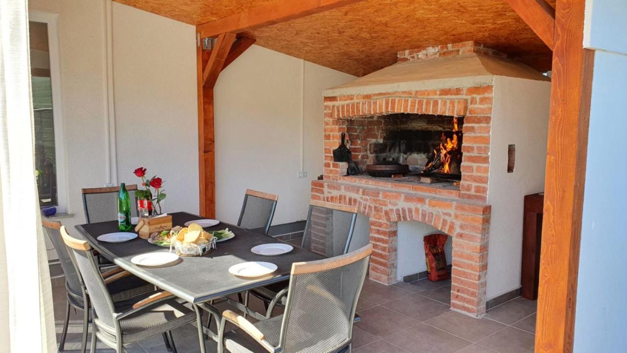 Holiday Home Emma Бихач Экстерьер фото