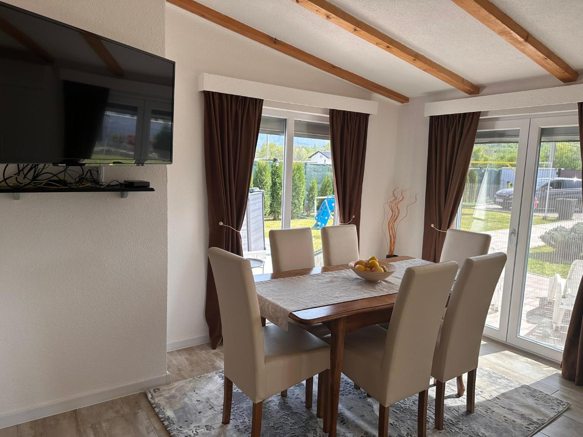 Holiday Home Emma Бихач Экстерьер фото